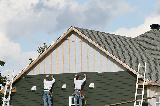 Professional Siding technician working in Edison, OH